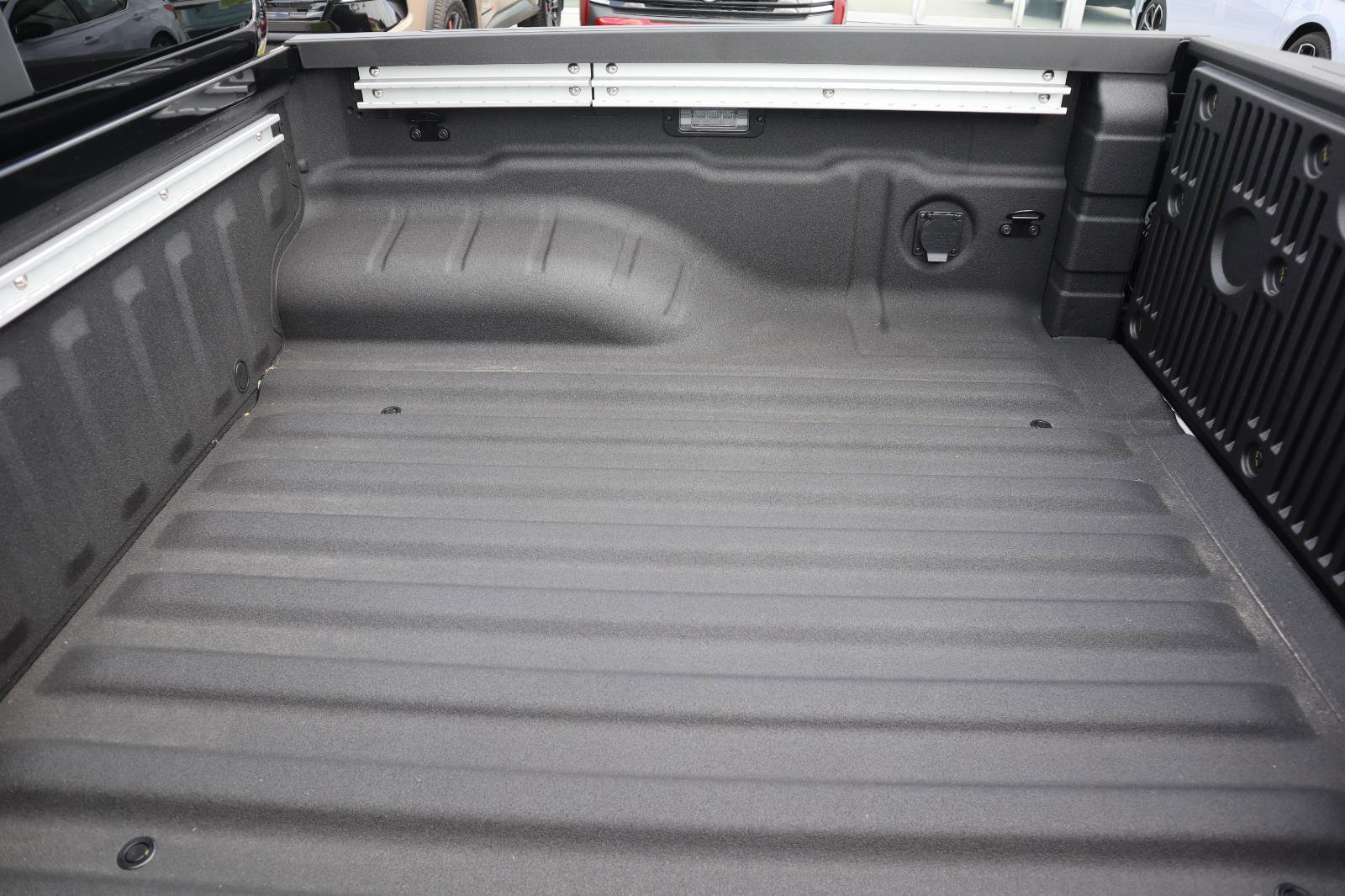 New 2026 Nissan Frontier 4x4 Crew Cab image 9
