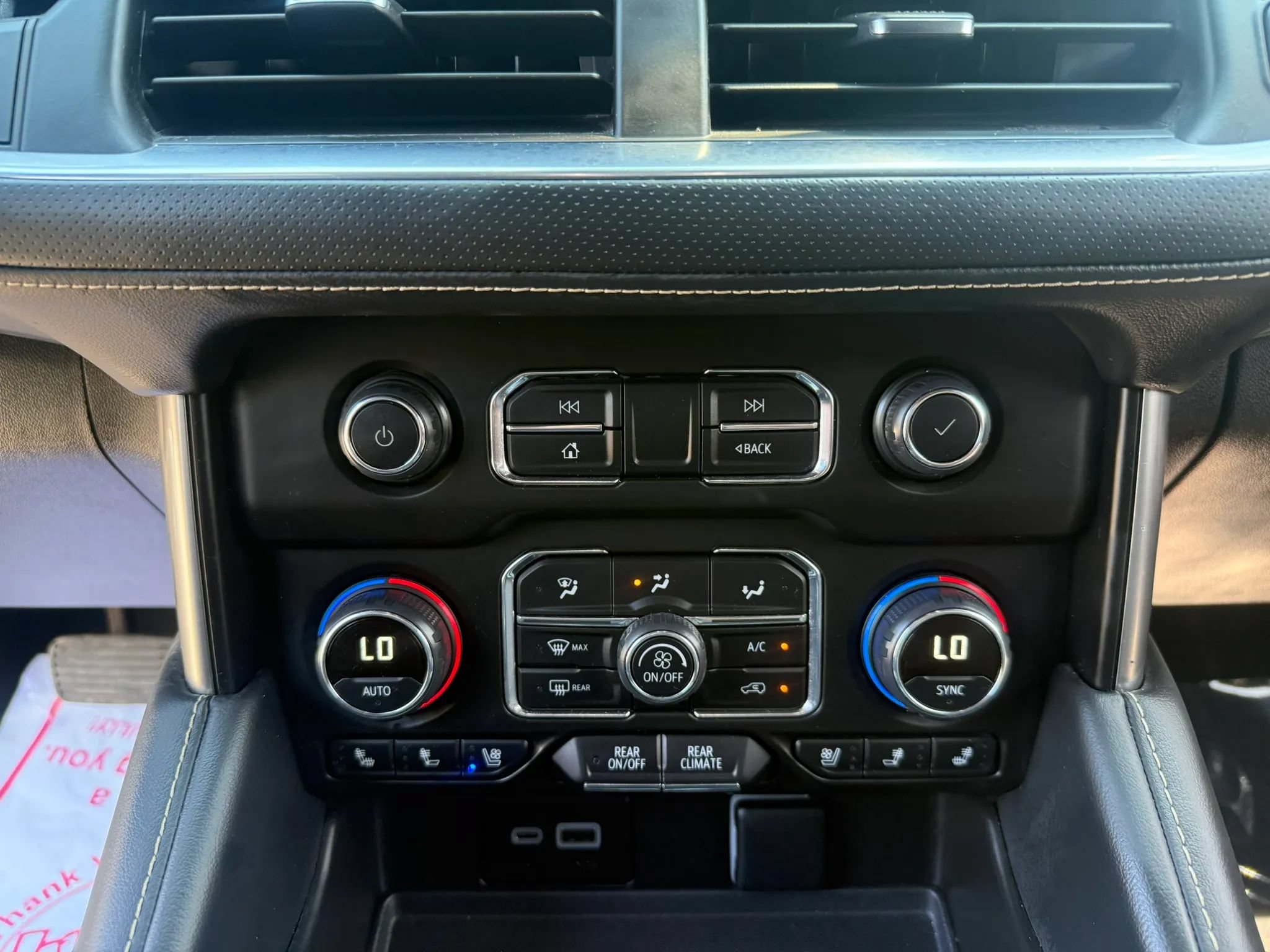 Used 2024 Chevrolet Tahoe Premier AWD/4WD image 20