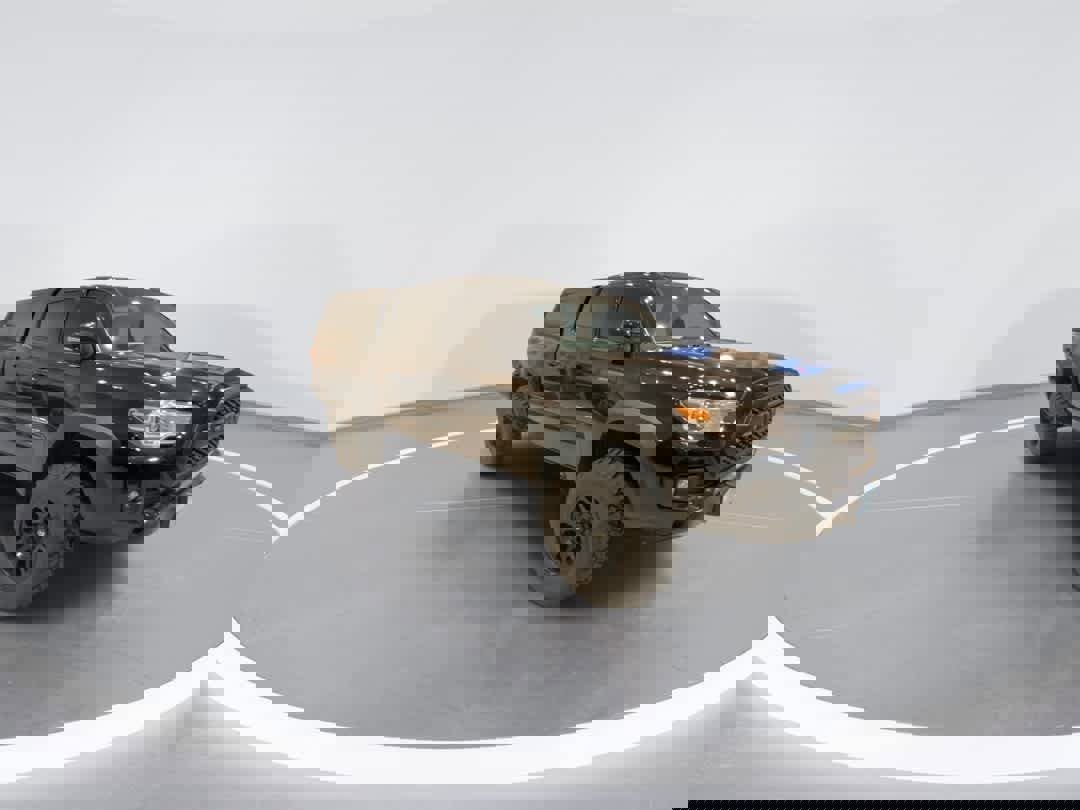 Used 2018 Toyota Tacoma TRD Off-Road image 2