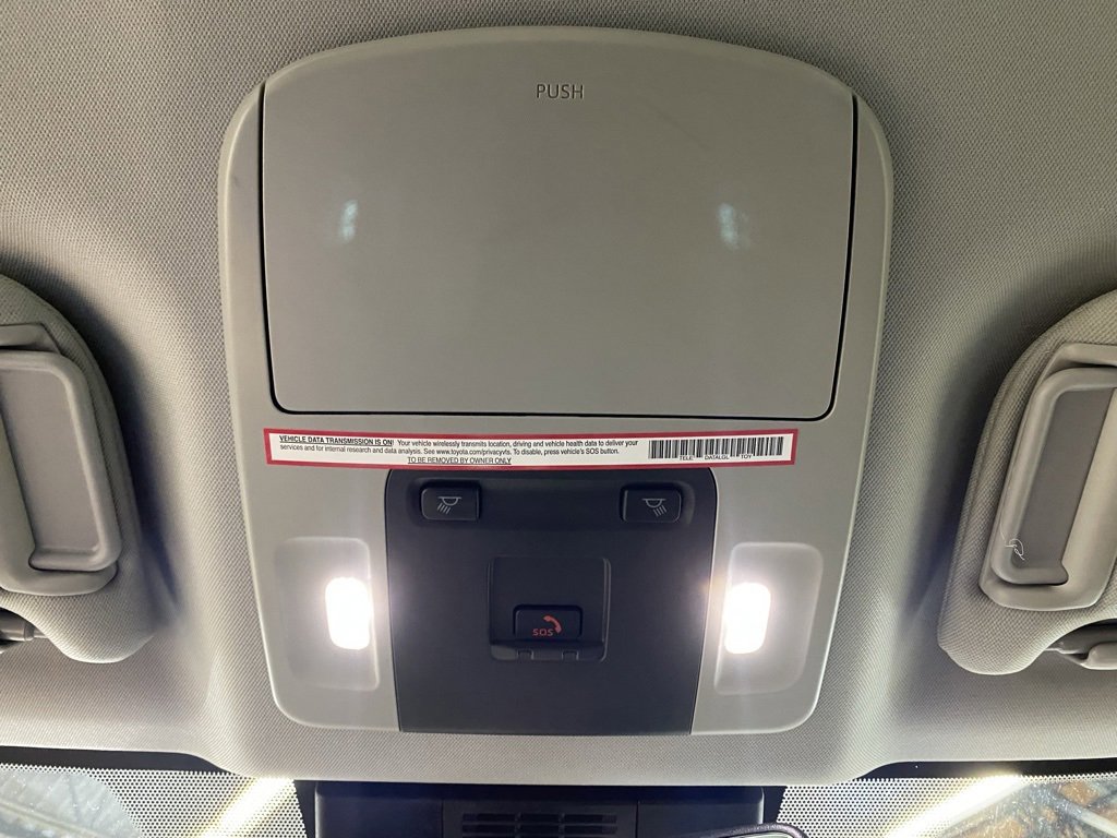 Used 2025 Toyota Camry Hybrid image 32