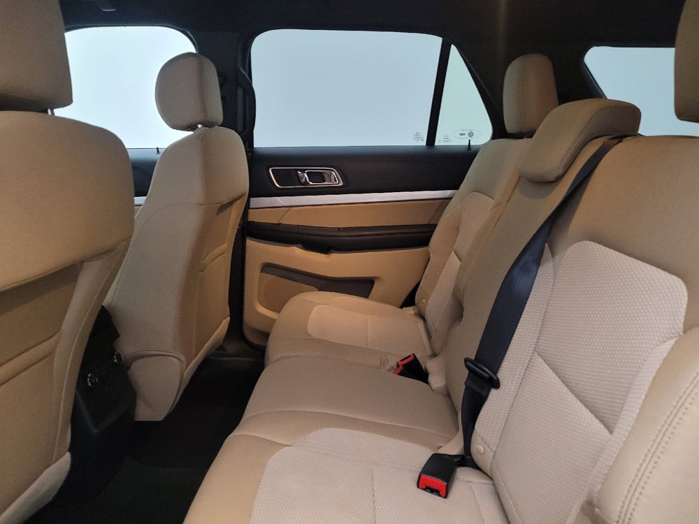 Used 2016 Ford Explorer XLT w/ Equipment Group 201A AWD/4WD image 18