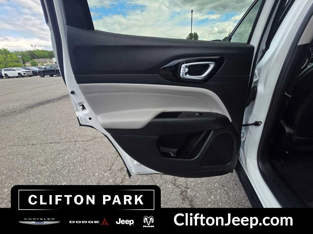 Used 2022 Jeep Compass Limited AWD/4WD image 12