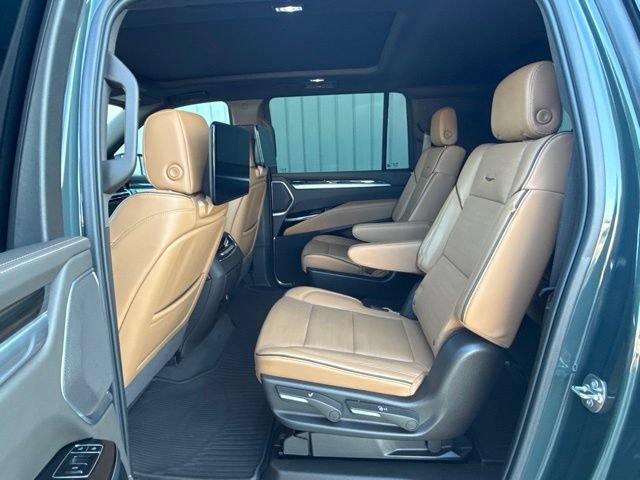 Used 2025 Cadillac Escalade ESV Premium Luxury w/ Touring Package AWD/4WD image 15