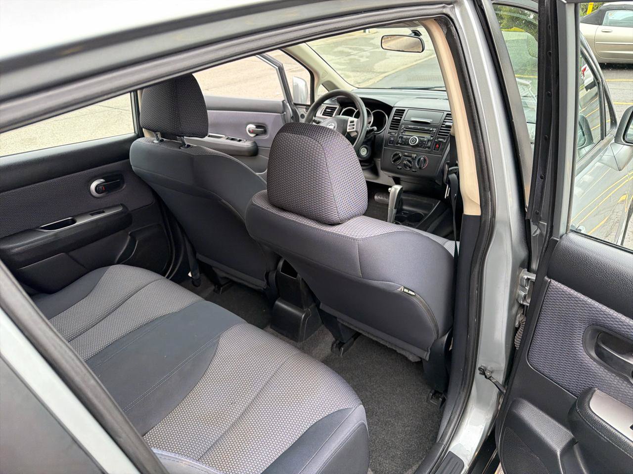 Used 2008 Nissan Versa Hatchback FWD image 22