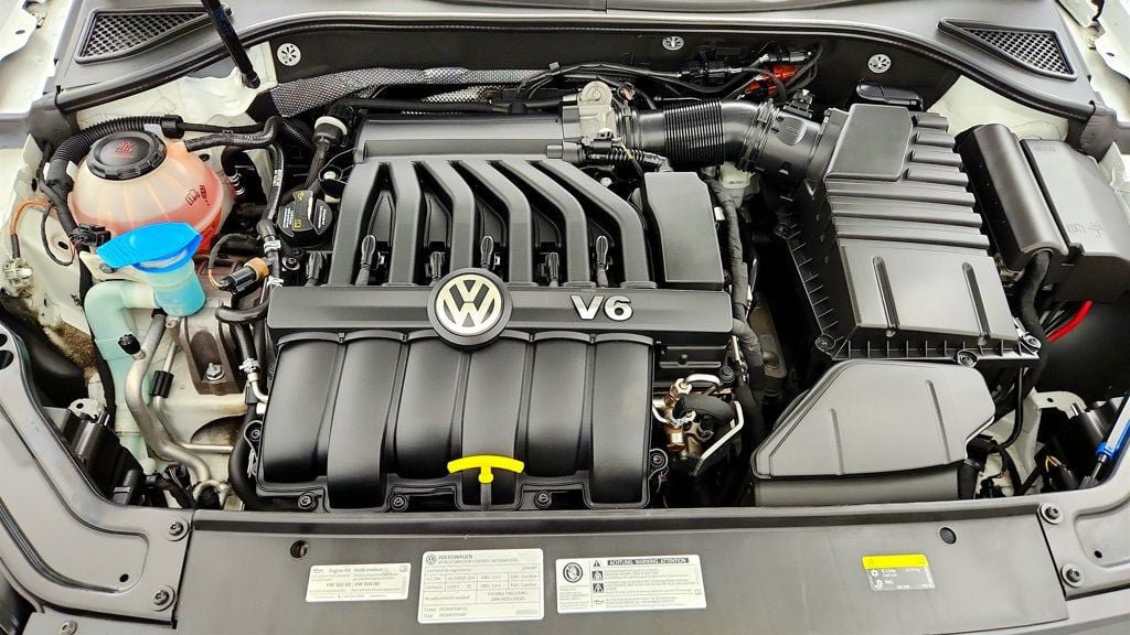 Used 2018 Volkswagen Passat 3.6 FWD image 26