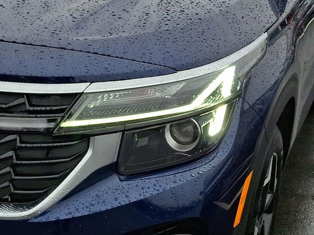 Used 2024 Kia Seltos EX image 9