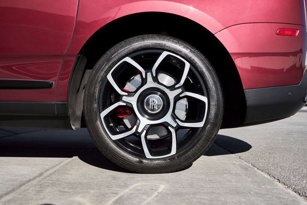 Used 2022 Rolls-Royce Cullinan Black Badge image 17