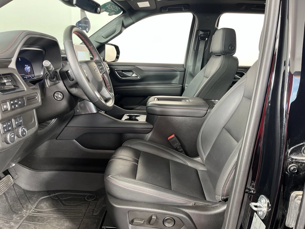 Used 2024 Chevrolet Suburban RST w/ Luxury Package AWD/4WD image 23