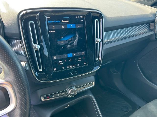 Used 2021 Volvo XC40 P8 Recharge w/ Advanced Package image 18