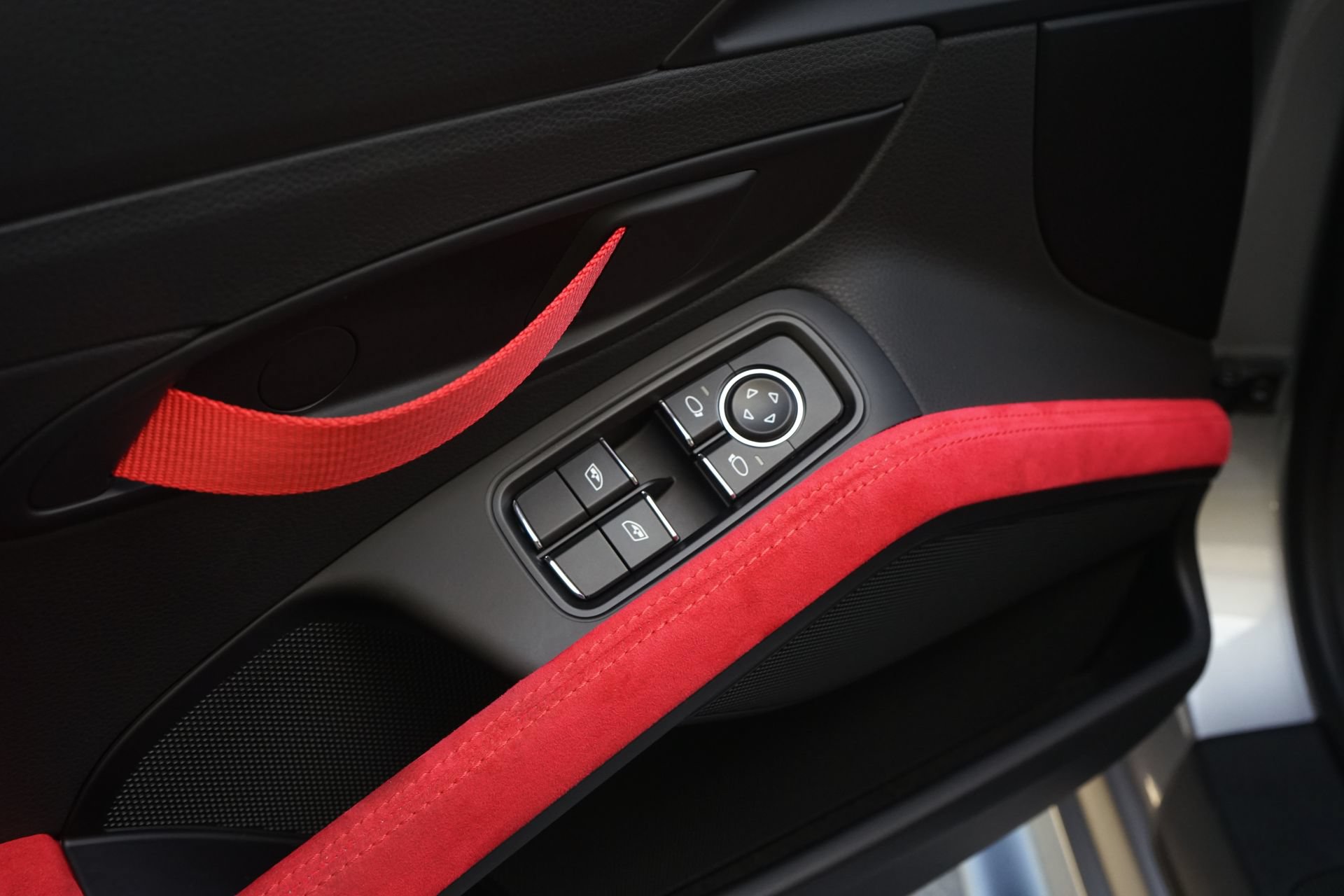 Used 2018 Porsche 911 GT2 RS RWD image 32