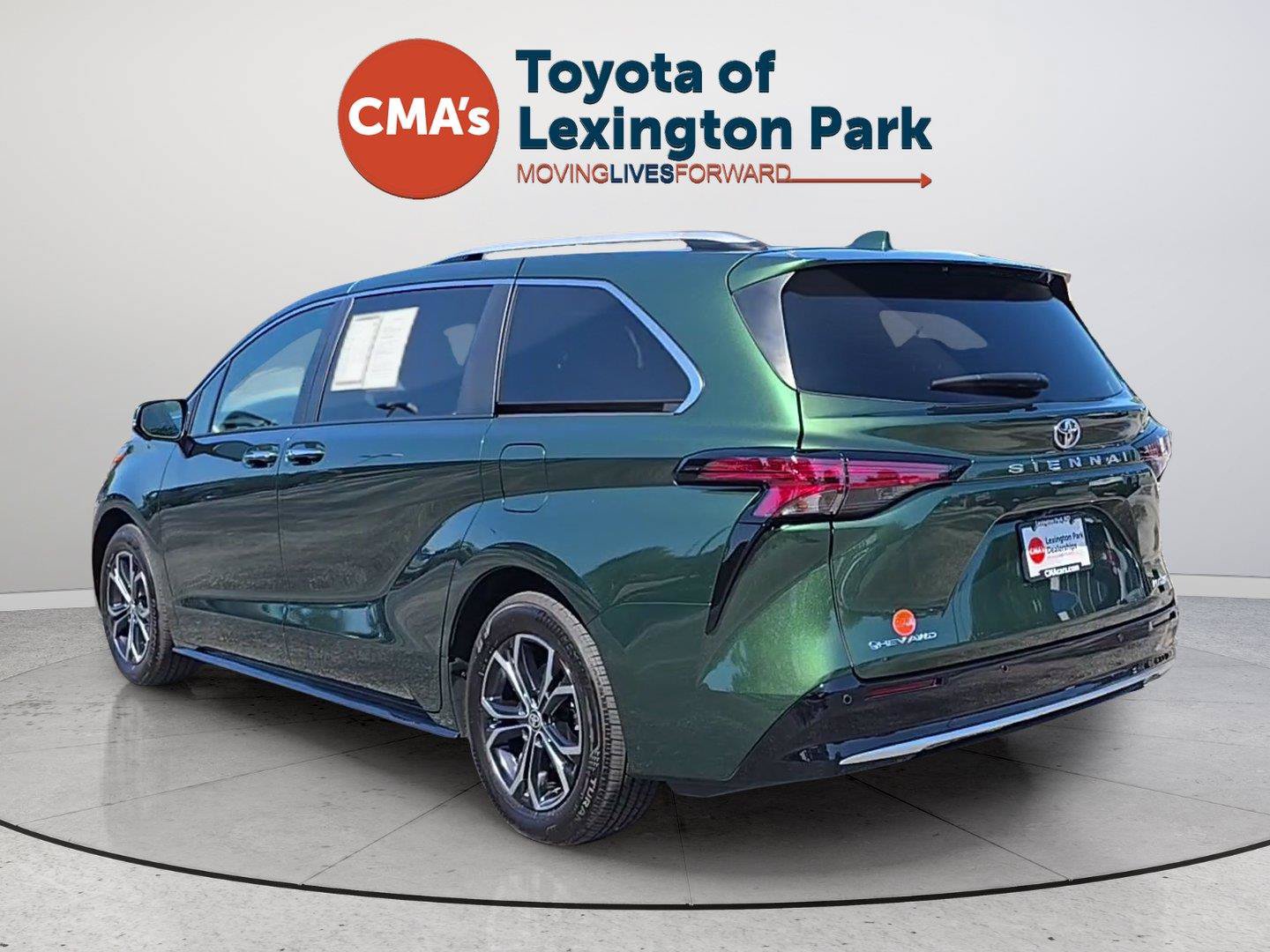 Used 2026 Toyota Sienna Platinum AWD/4WD image 3