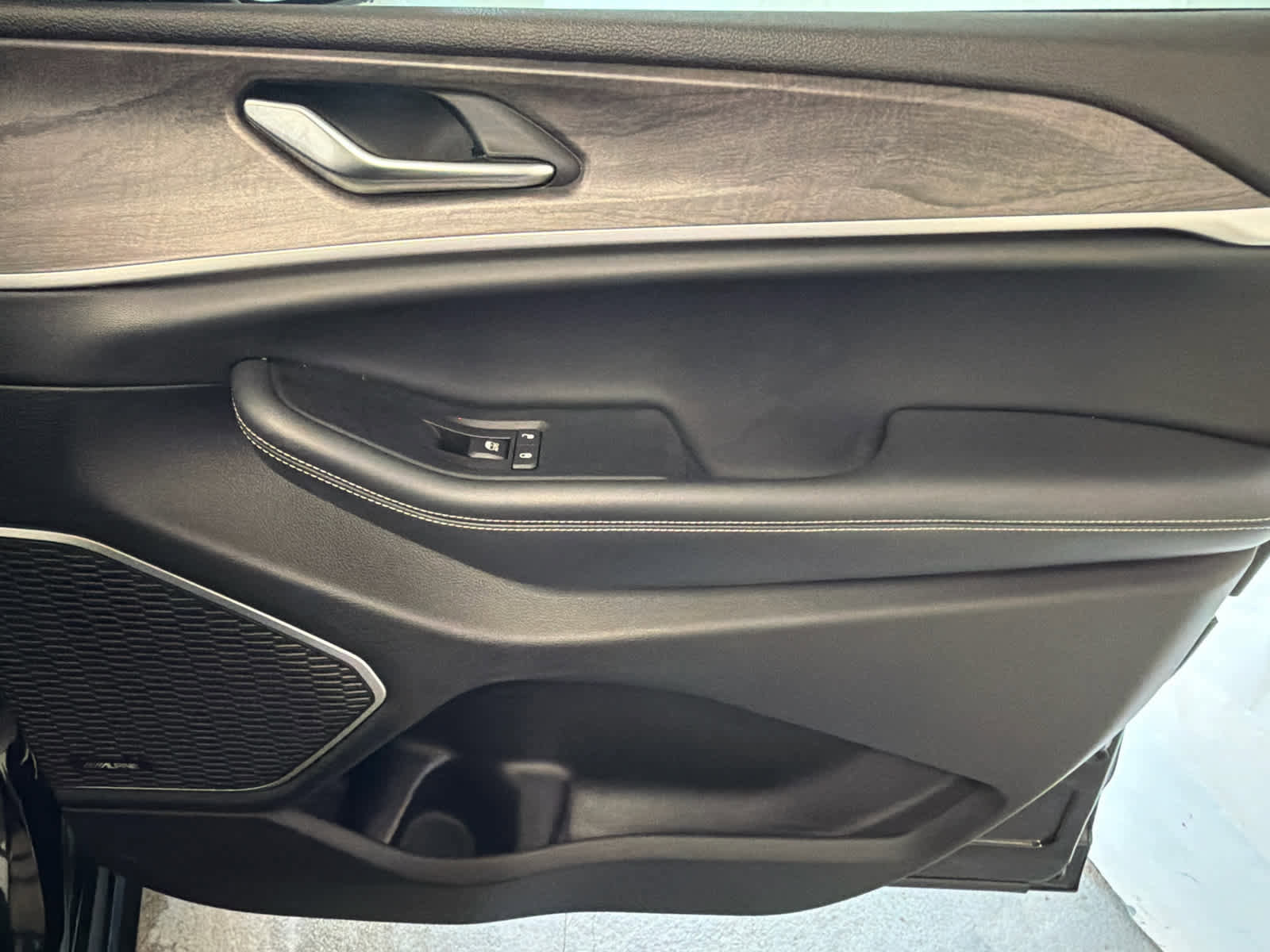 Used 2022 Jeep Grand Cherokee L Limited RWD image 30