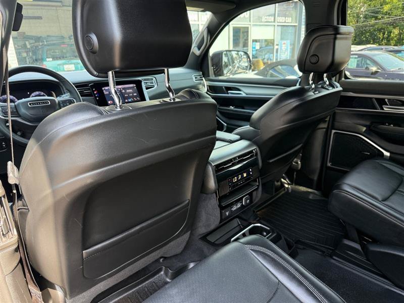 Used 2024 Jeep Wagoneer Series II AWD/4WD image 40