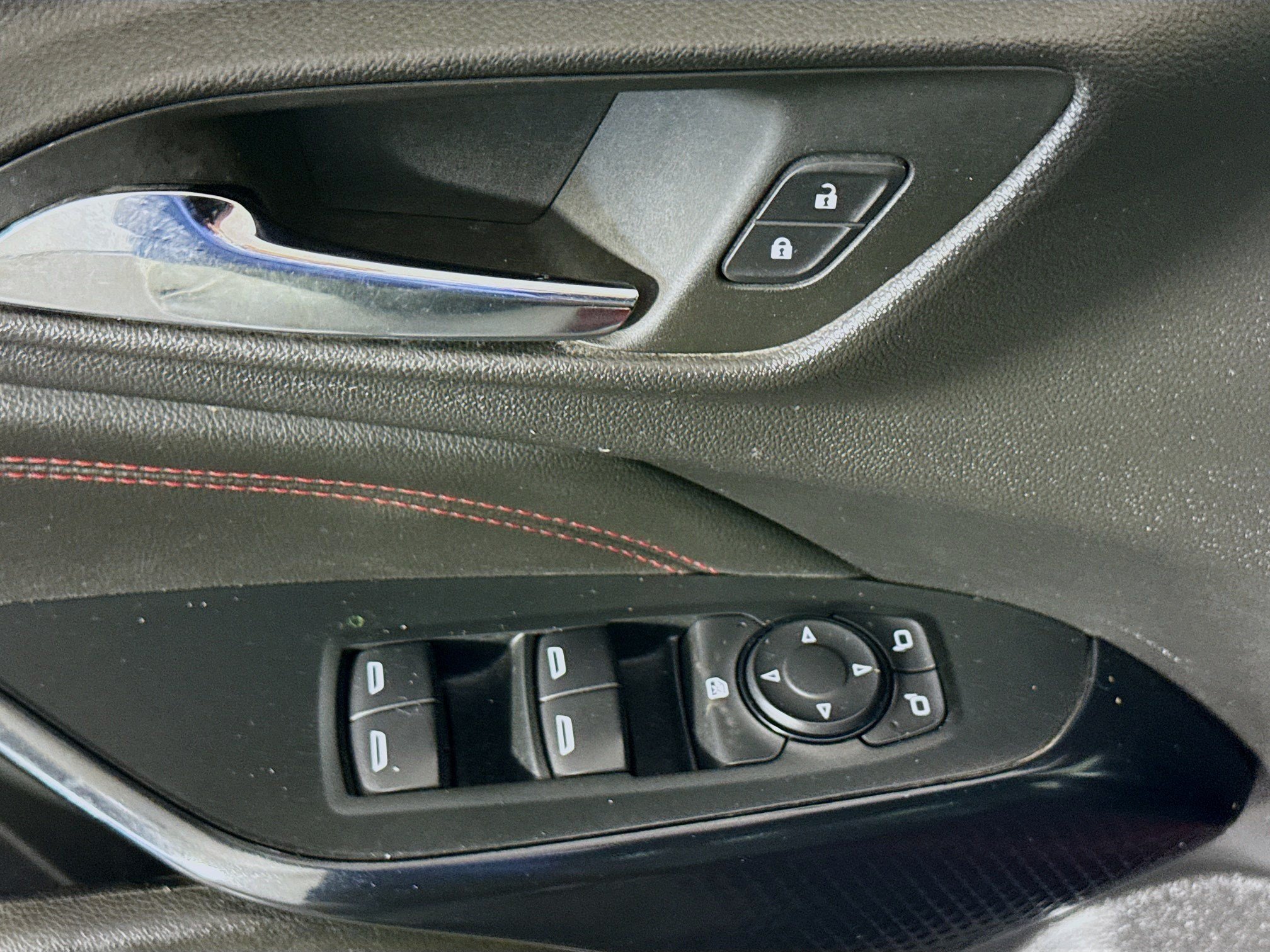 Used 2024 Chevrolet Trax RS w/ Driver Confidence Package FWD image 24