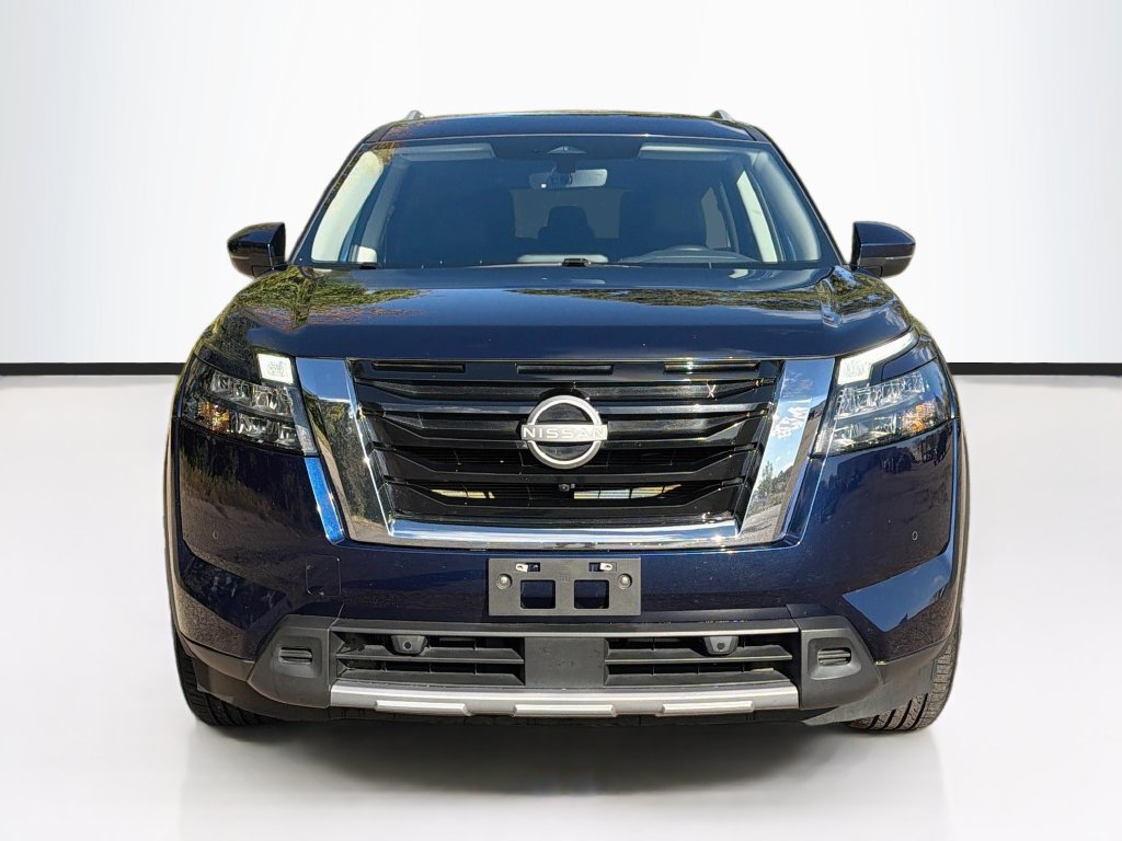 Used 2025 Nissan Pathfinder SL AWD/4WD image 2