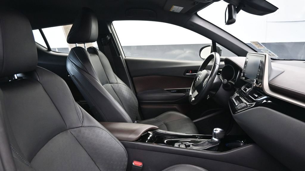 Used 2019 Toyota C-HR Limited FWD image 10