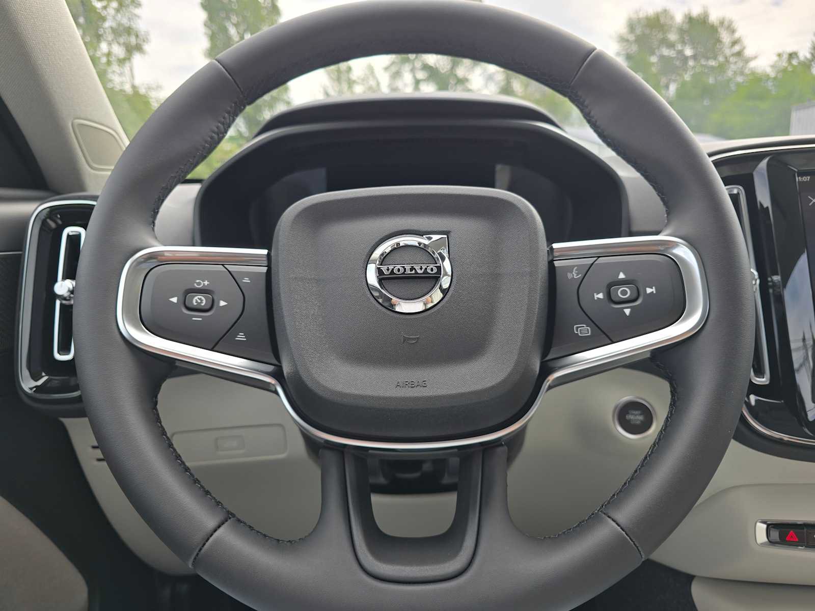 New 2026 Volvo XC40 B5 Plus w/ Protection Package Premier AWD/4WD image 24