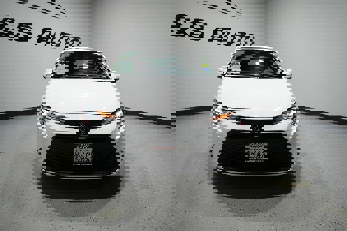 Used 2024 Toyota Corolla LE image 3