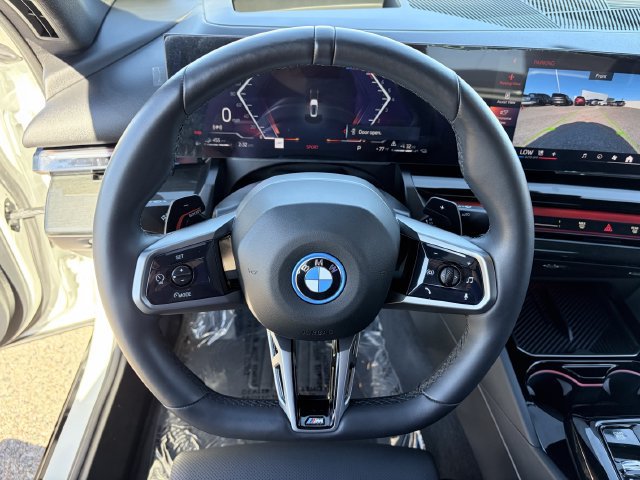 Used 2026 BMW 550e xDrive w/ Executive Package AWD/4WD image 10