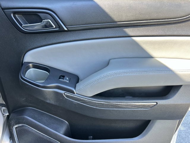 Used 2016 Chevrolet Suburban LT RWD image 25