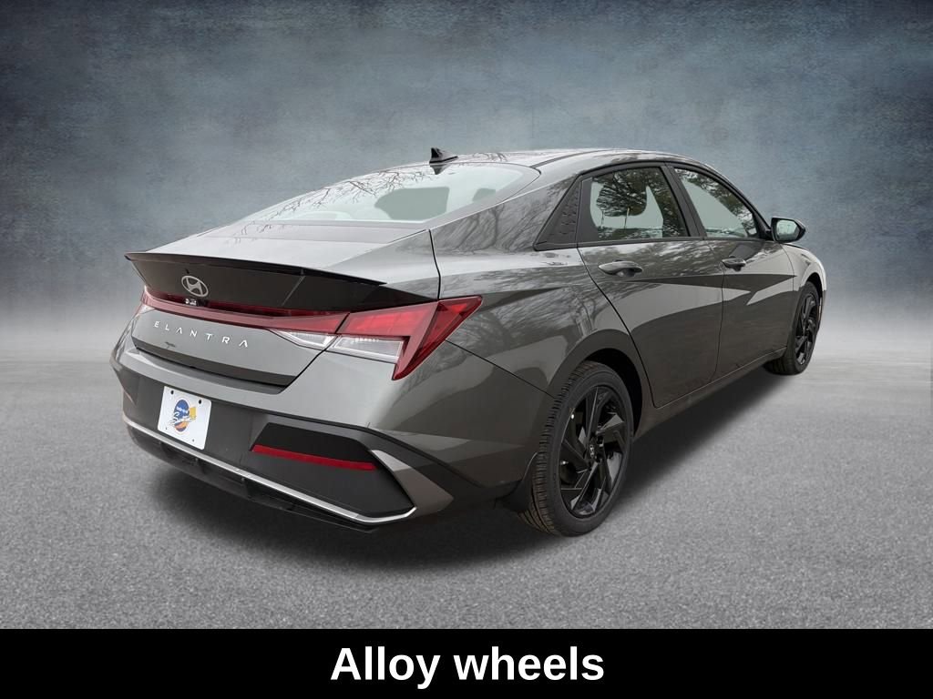 Used 2026 Hyundai Elantra Sport image 6