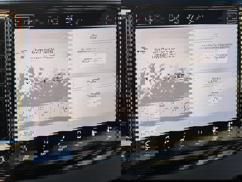 Used 2024 Chrysler Pacifica Touring-L image 21