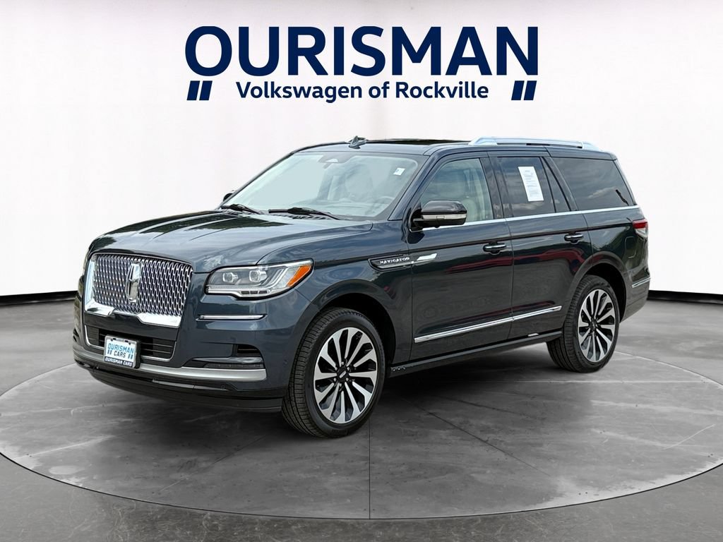 Used 2024 Lincoln Navigator Reserve AWD/4WD image 2
