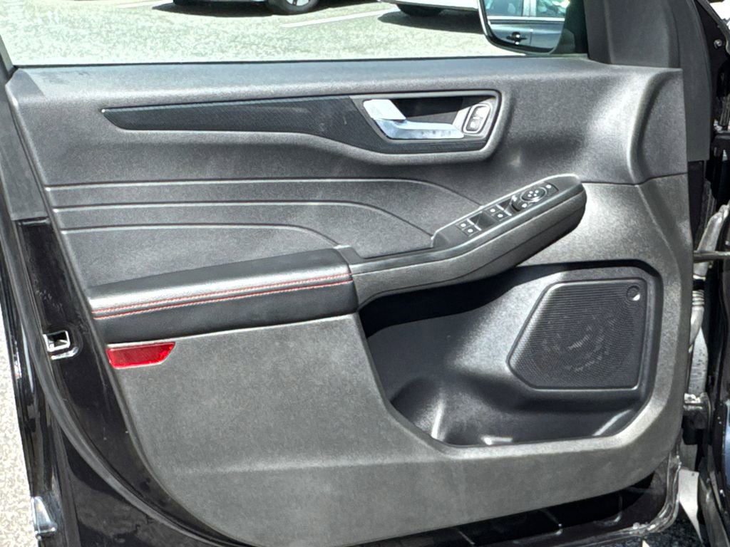 Used 2025 Ford Escape ST-Line FWD image 10