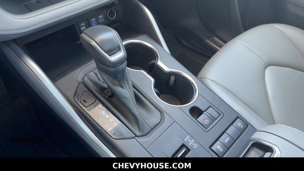 Used 2022 Toyota Highlander XLE FWD image 53