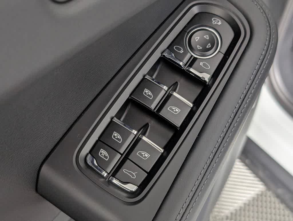 Used 2026 Porsche Macan Turbo AWD/4WD image 26