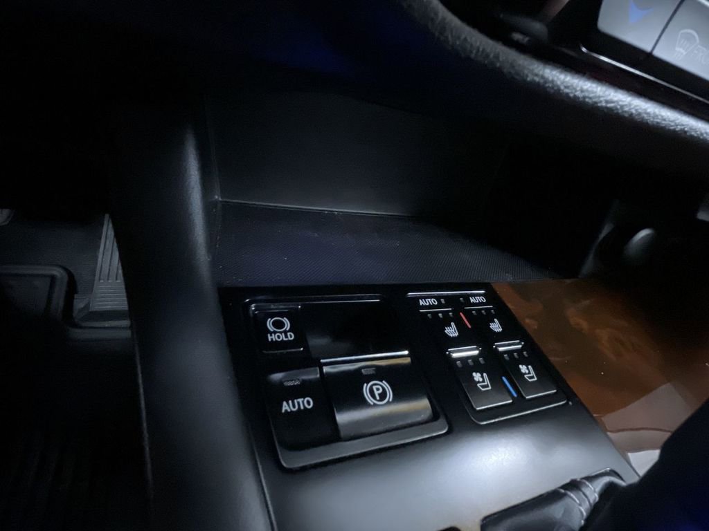 Used 2018 Lexus RX 450h AWD image 16