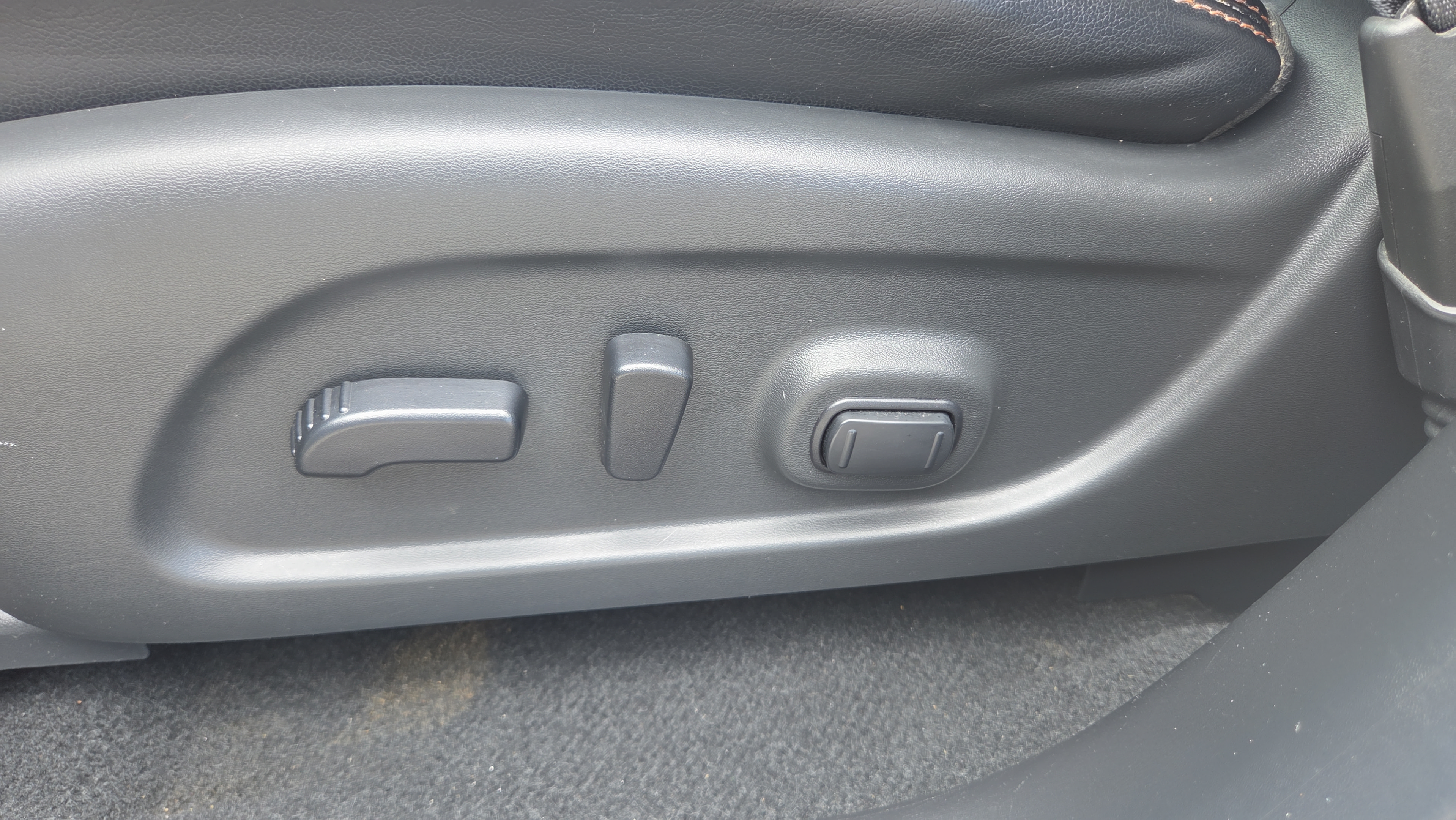 Used 2020 Nissan Pathfinder SL AWD/4WD image 10