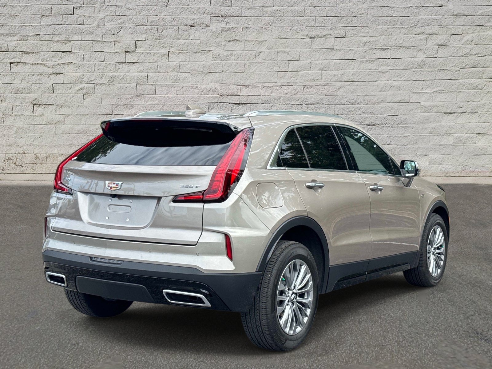 Used 2024 Cadillac XT4 Premium Luxury FWD image 5