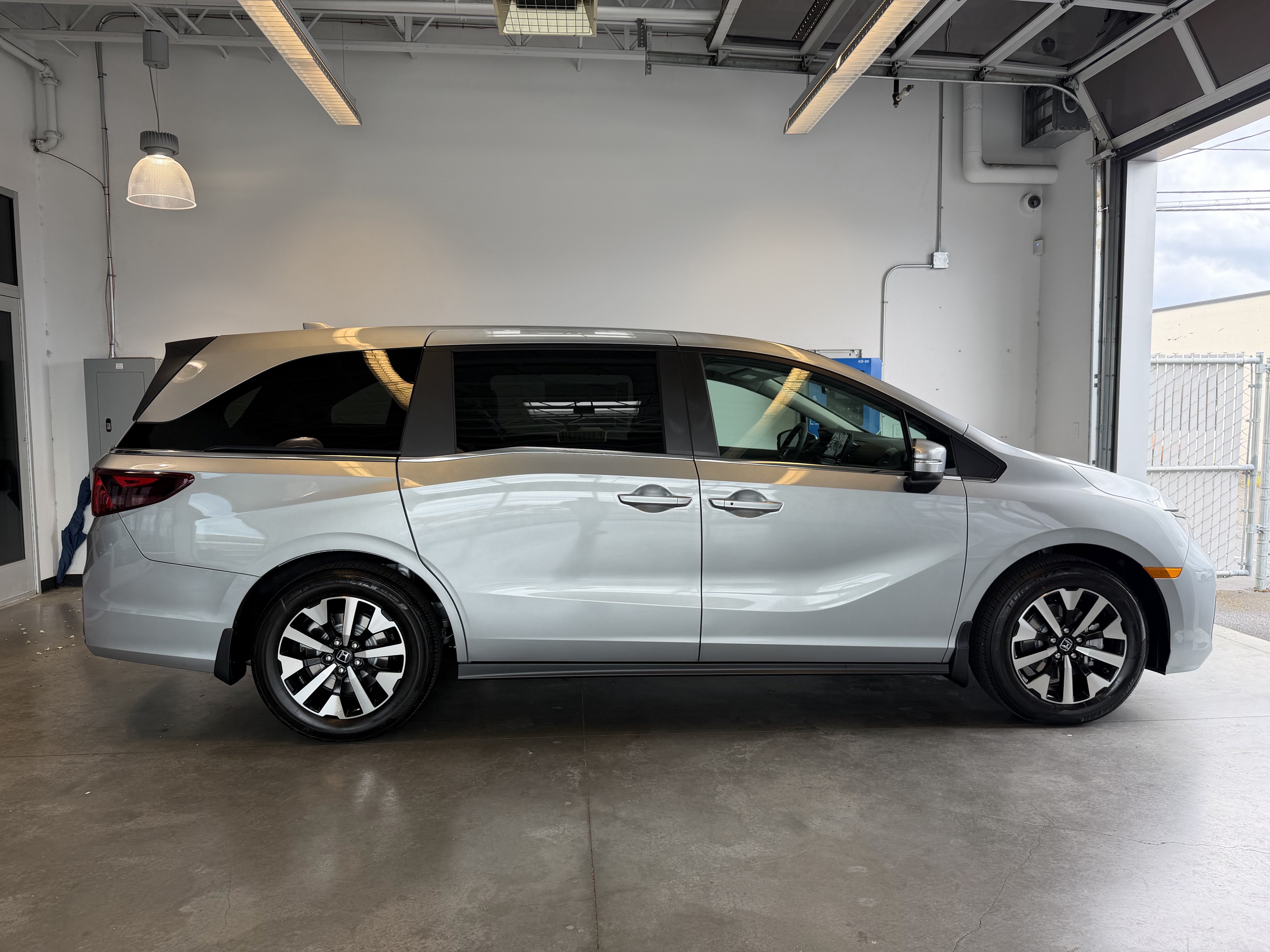 New 2026 Honda Odyssey EX-L image 2