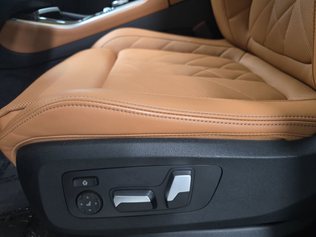 Used 2024 BMW X5 sDrive40i w/ Premium Package image 25