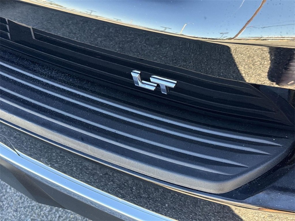 Used 2024 Chevrolet Suburban LT image 30