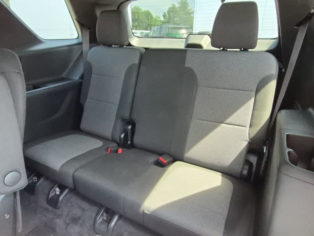 Used 2023 Chevrolet Traverse LT FWD image 7