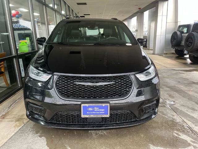 Used 2025 Chrysler Pacifica Limited FWD image 2