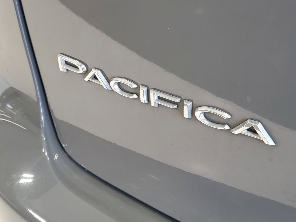 Used 2023 Chrysler Pacifica Limited FWD image 7