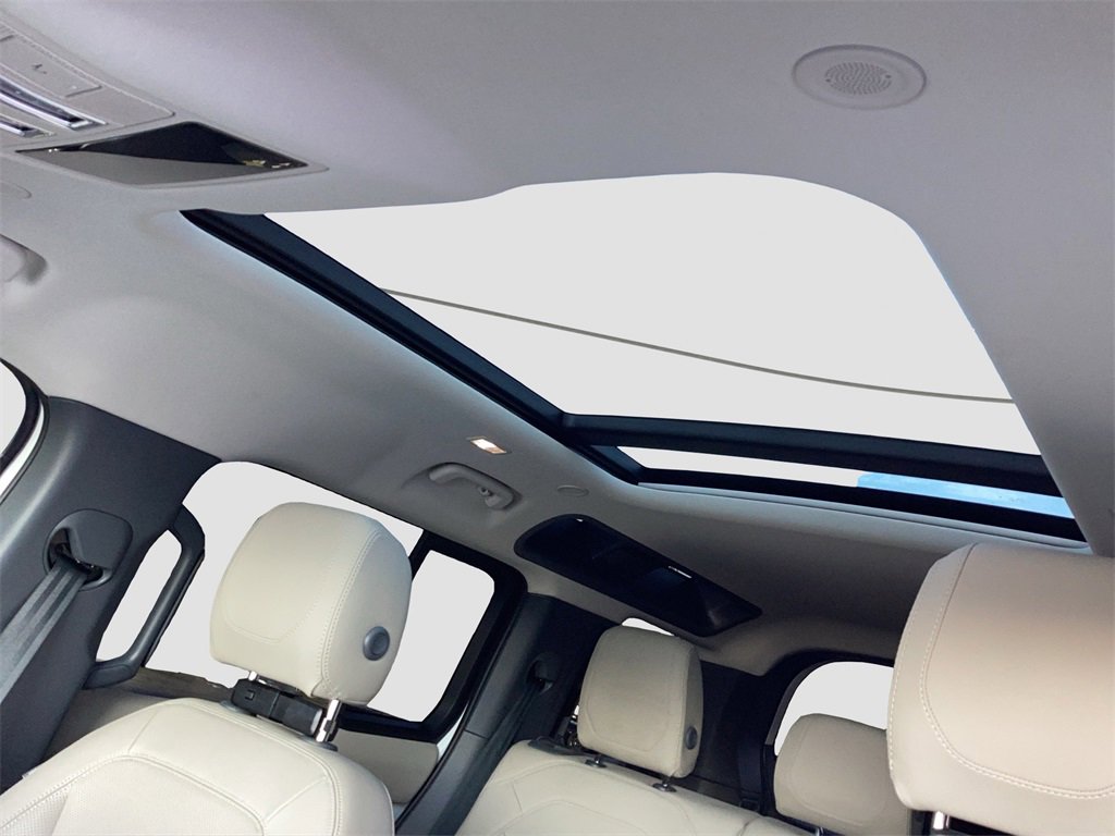 Used 2023 Land Rover Defender 110 S image 26