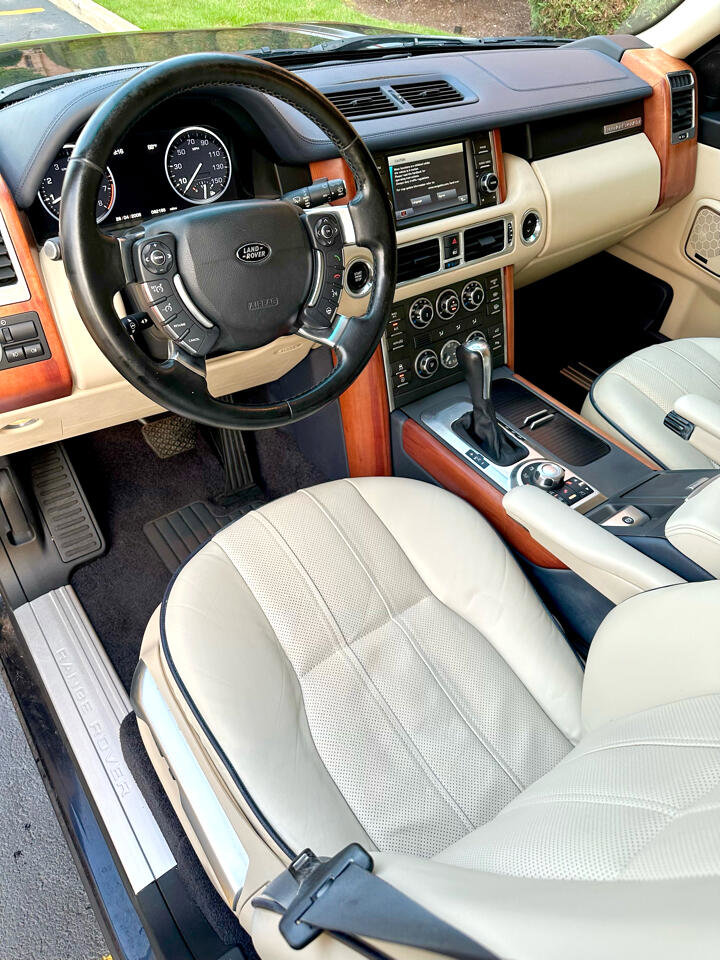 Used 2010 Land Rover Range Rover HSE LUX image 11