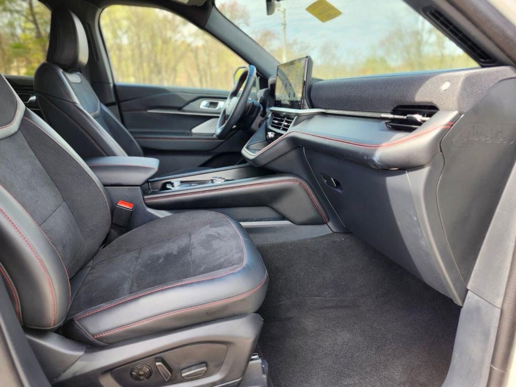 Certified 2025 Ford Explorer ST AWD/4WD image 11