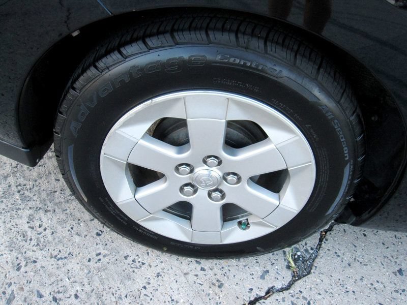 Used 2009 Toyota Prius Touring FWD image 32