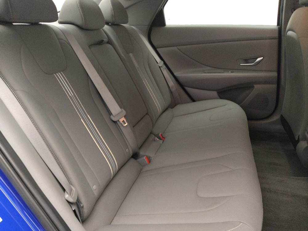 Used 2021 Hyundai Elantra SEL w/ Convenience + Premium Package image 19