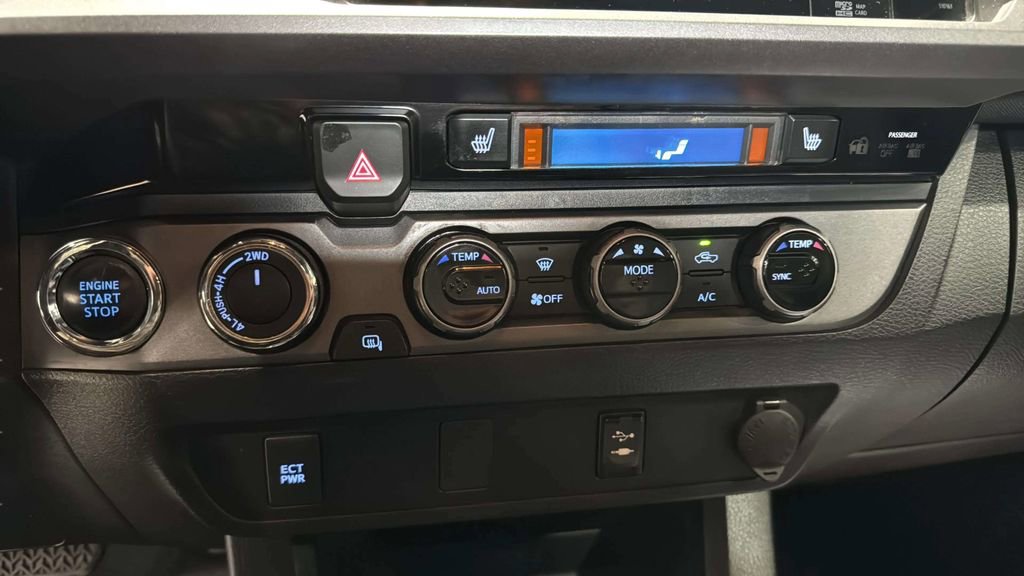 Used 2017 Toyota Tacoma TRD Off-Road AWD/4WD image 30