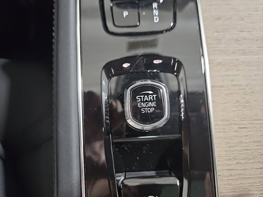 New 2026 Volvo XC90 T8 Plus w/ Protection Package Premier image 17