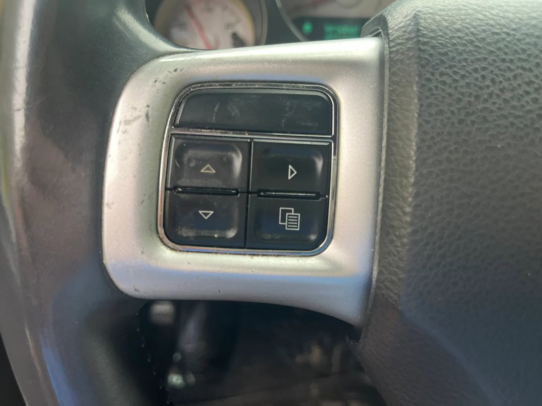 Used 2014 Dodge Challenger SXT RWD image 19