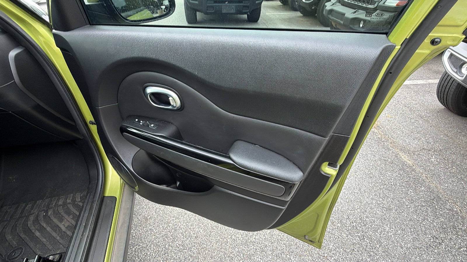 Used 2014 Kia Soul + w/ Primo Package FWD image 18