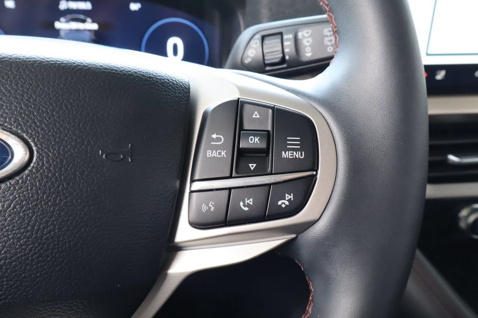 Used 2025 Ford Explorer Active w/ Active Comfort Package RWD image 25