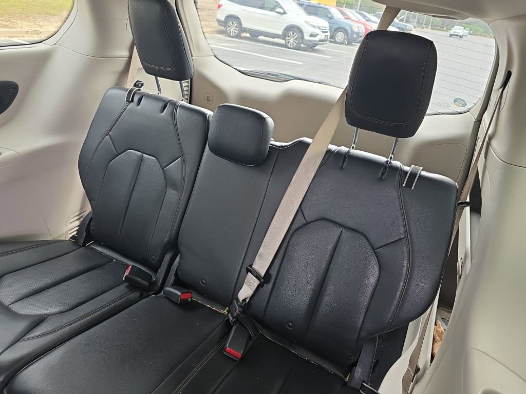 Used 2017 Chrysler Pacifica Touring-L Plus w/ Advanced Safetytec Group image 14